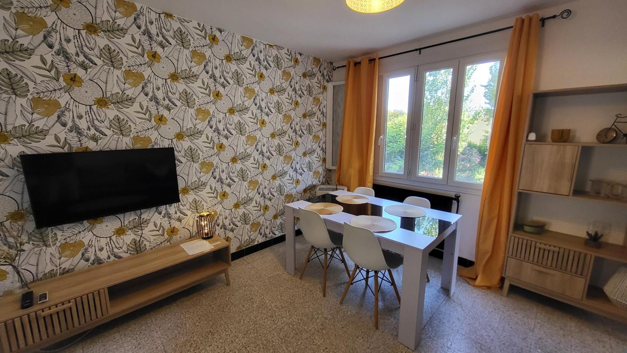 Les Tourterelles D'avignon 2 Apartment
