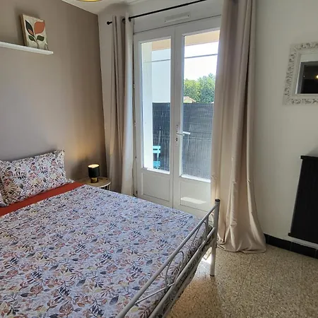 Les Tourterelles D'Avignon 2 Apartment Exterior photo